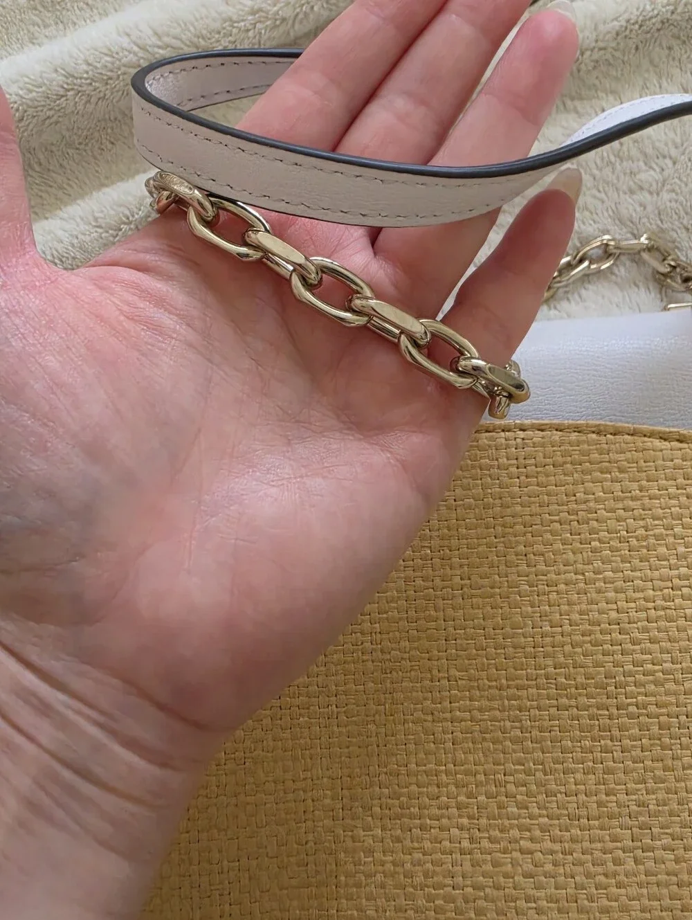 KATE SPADE White and Natural Crossbody Shoulder Bag with Heart Clasp